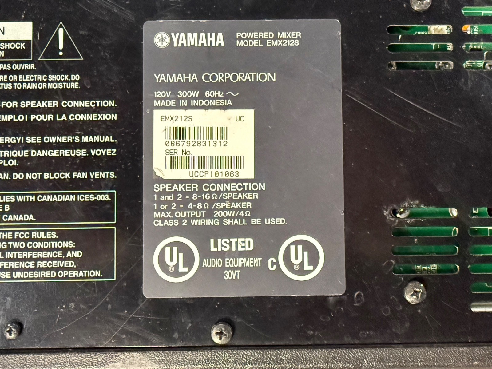 Yamaha EMX212S 12-Channel Stereo PA Powered Mixer Digital Effects 300-Watt 120V