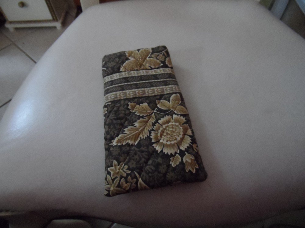 Vera Bradley single eyeglass case old style in retired Java pattern