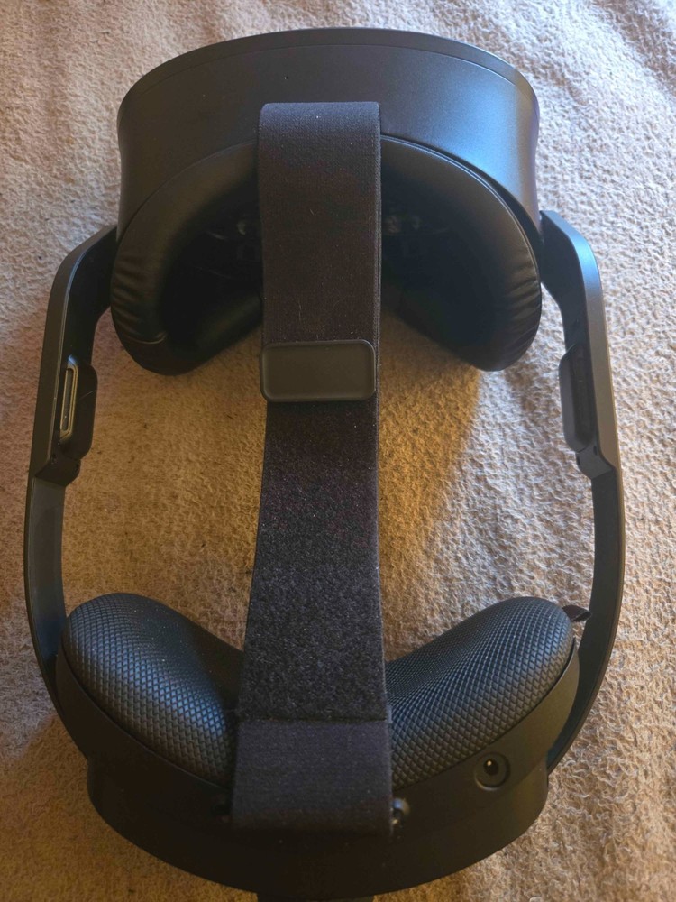 HTC Vive Focus Vision Wired Bundle, XR Headset DisplayPort PC VR Streaming