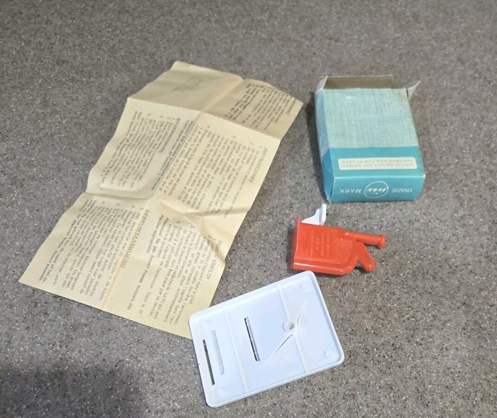 Vintage Witch Automatic Needle Threader w/ lnstructions Germany NOS 0104