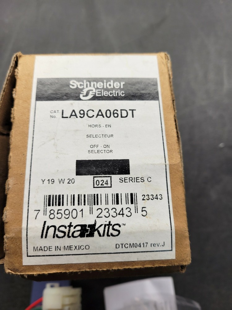 Schneider Electric LA9CA06DT Selector Switch.
