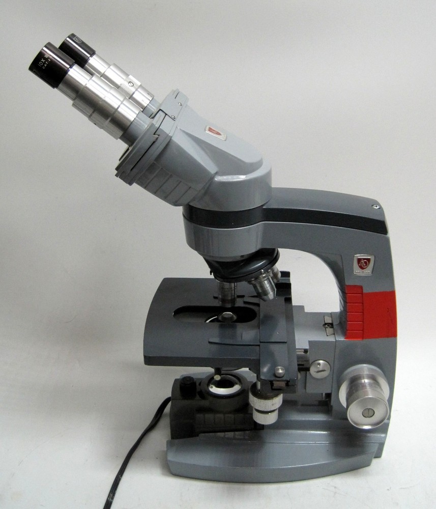 American Optical AO Microscope With Objectives & Light Source WORKS
