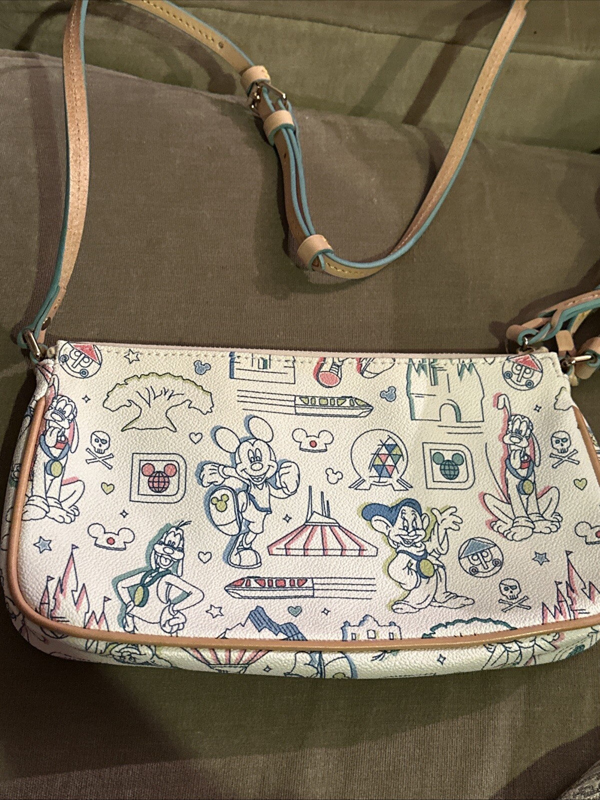 New Disney World Park WDW Dooney & Bourke 2017 Marathon LEXI Crossbody Purse Bag