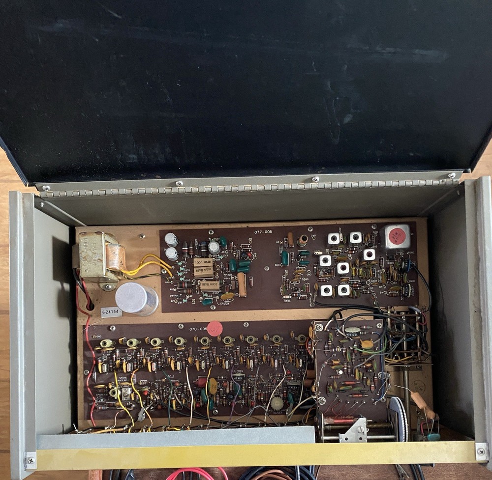 B&K Precision Model 415 Solid State Sweep/Marker Generator With Cords Untested