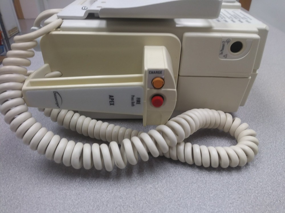 DATASCOPE DPD DEFIB UNIT W/ PADDLES