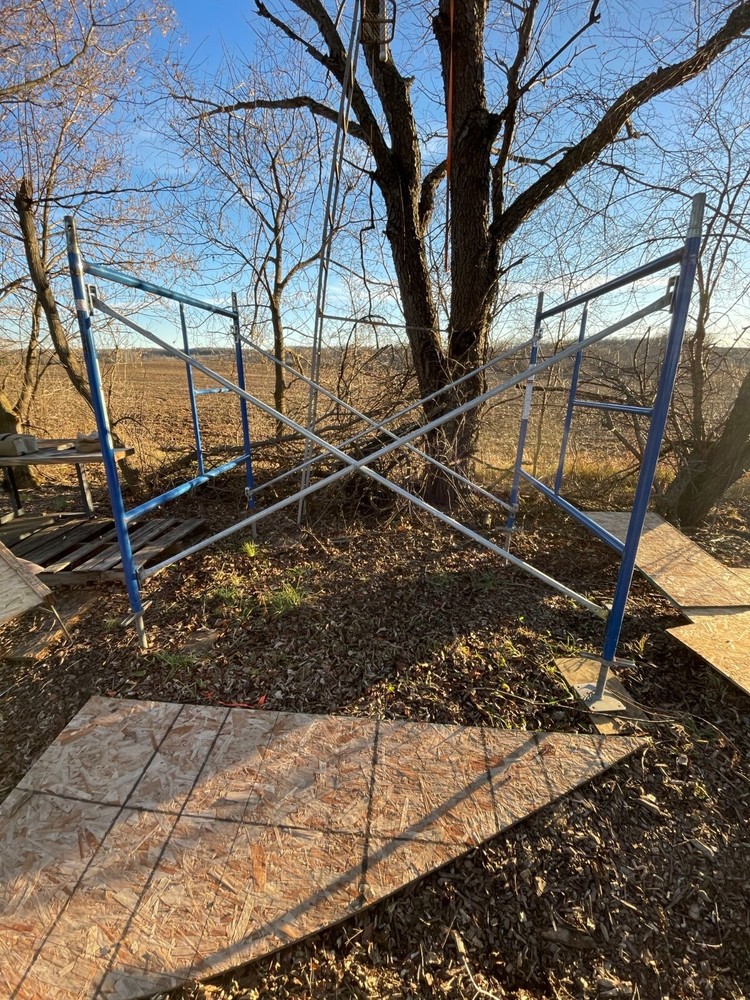Lightly used blue Mason scaffolding, 7'x 5'