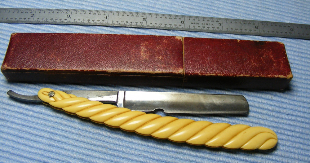 Vintage Clauss Straight Razor With Case