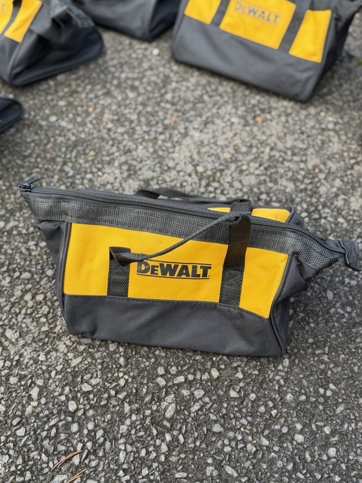 New Dewalt Heavy Duty Ballistic Nylon 11" Tool Bag ( 1 ). (11” x 8” x 7”)