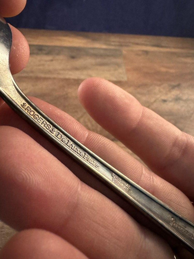 Rogers DeLuxe Plate Silverplated Soup Spoon Precious Pattern