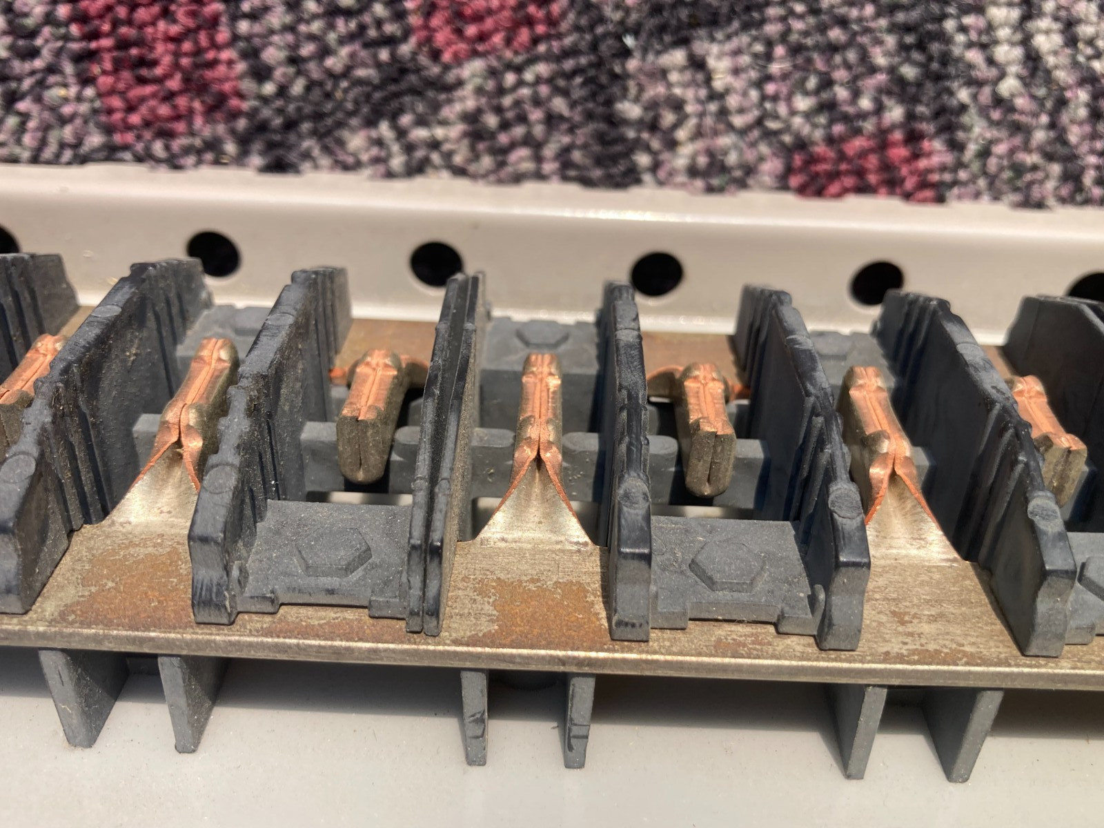 EATON CUTLER HAMMER AC-7435 24 CIRCUIT PANEL BUS GUTS CTL PANELBOARD C-2738