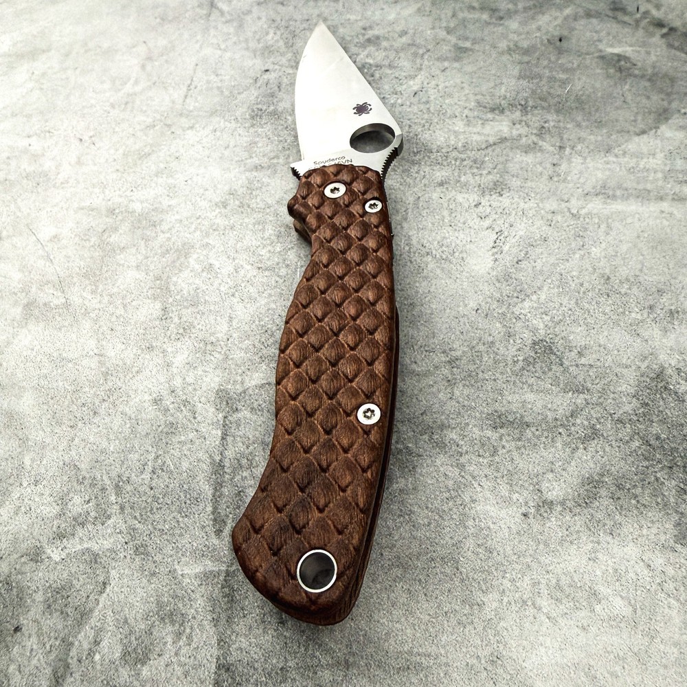 Dragonscale walnut scales for Spyderco Paramilitary 2
