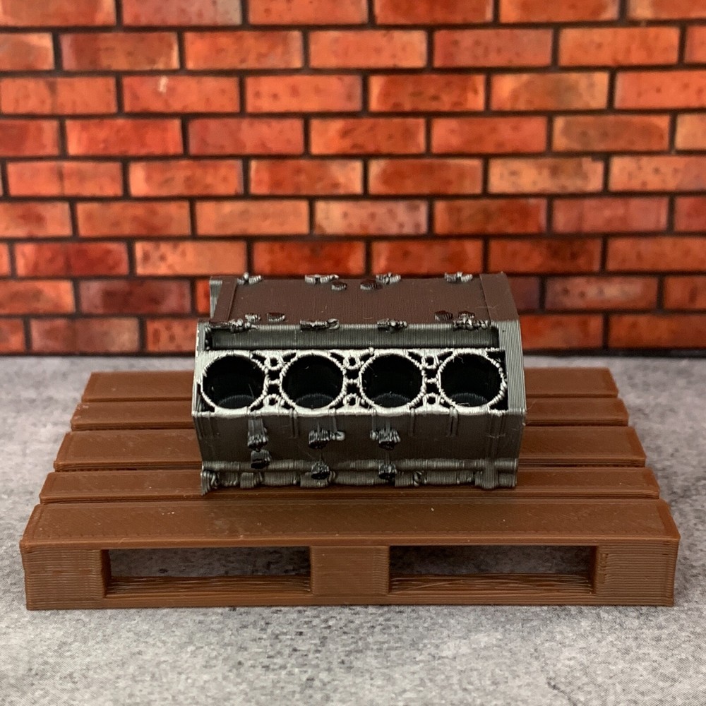1:18 scale V8 Engine Block on a EU pallet for Diorama Garage / Workshop