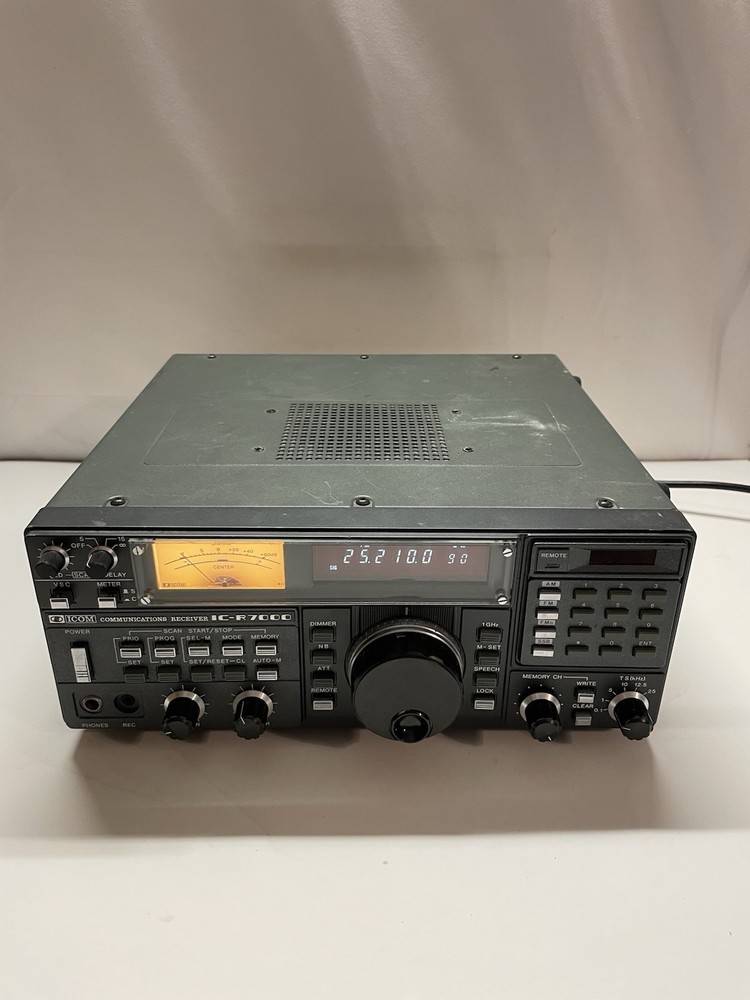 Icom Model IC-R7000 Multi-Mode Wide Band VHF/UHF Receiver - Tested & Working