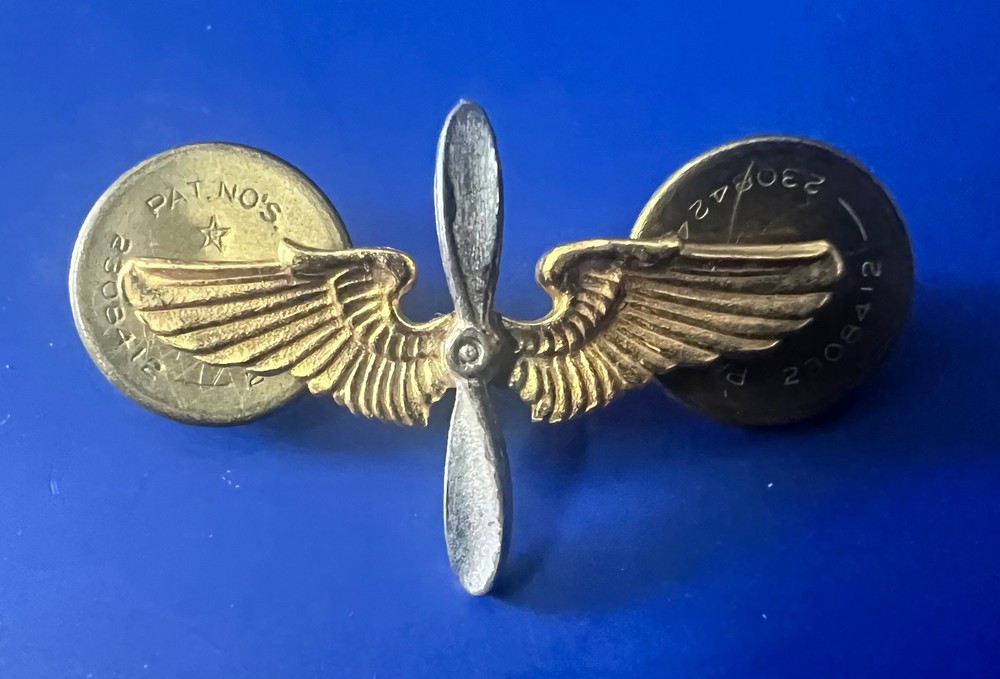 ARMY AIR FORCES OFFICER’S WING & PROP LAPEL INSIGNIA-
