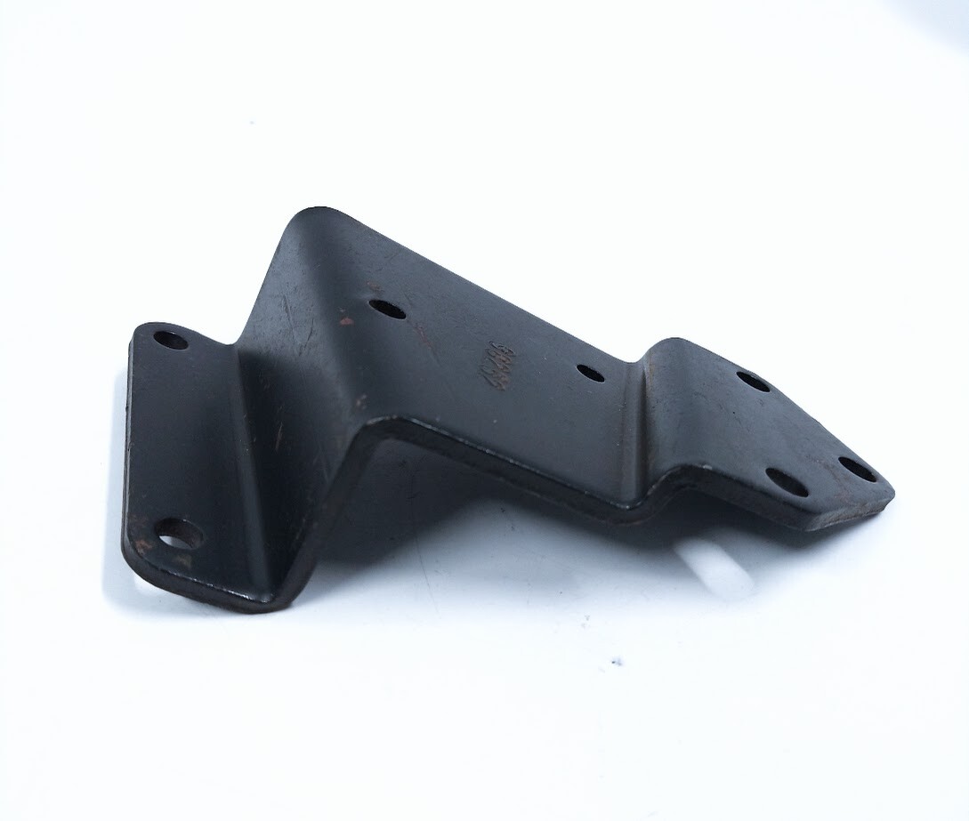 Crusader PCM 98252, Oil Header Bracket, OEM