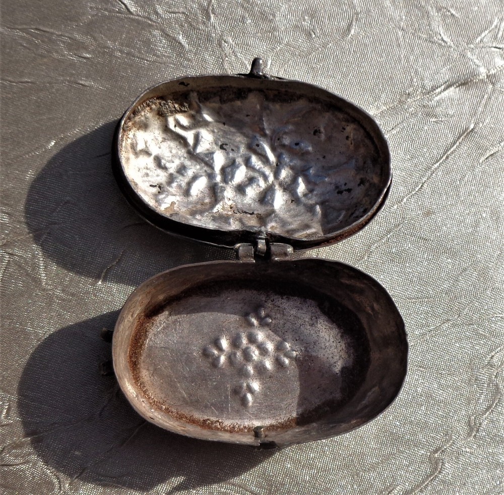 ANTIQUE SMALL OVAL ISLAMIC MIDDLE EASTERN SILVER BOX, EMBOSSED & ENAMELED