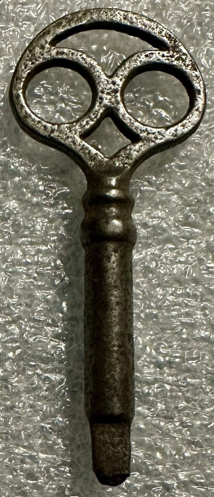 Vintage Ornate Solid Body Triangle Head Skeleton Key 2”