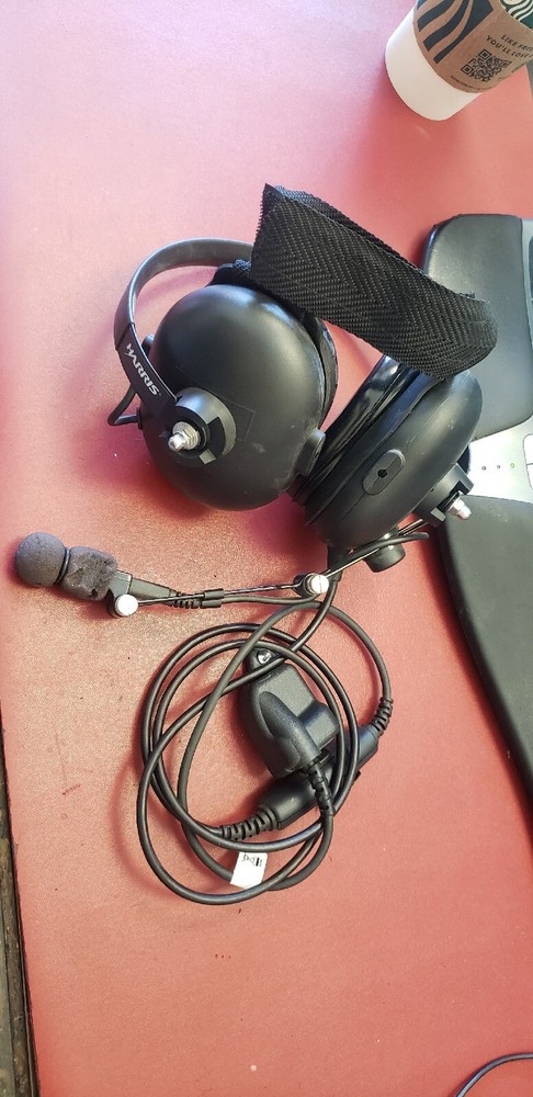 HARRIS P7300 TACTICAL NOISE CANCELLING HEADSET.