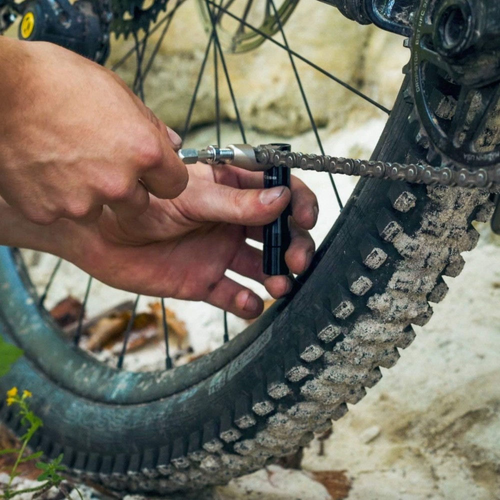 Wolf Tooth Components EnCase System Chain + Tire Plug Multi-Tool