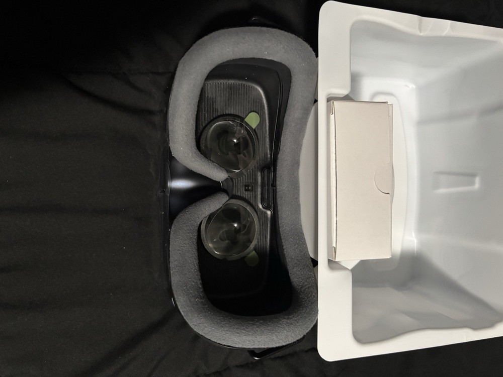 Samsung Gear VR (SM-R323) Powered By Oculus Virtual Headset