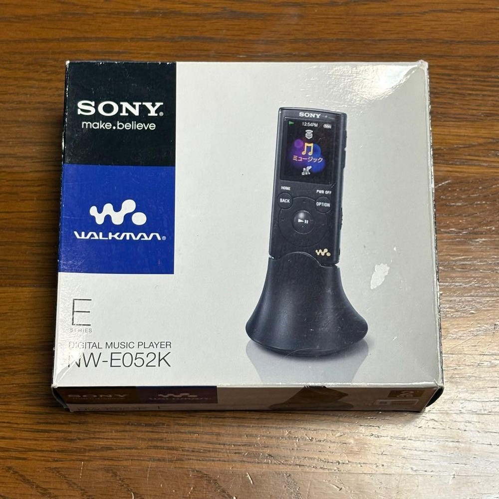 Sony NW E052K 2GB Walkman Silver Portable Media Player Digital Compact