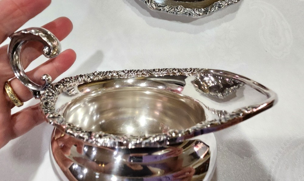 Wilcox International Silver Co Saybrook Manor Silver Plated Gravy Boat with Tray