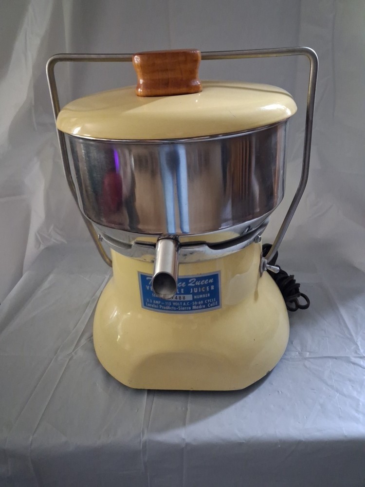 The Juice Queen Vegetable Juicer