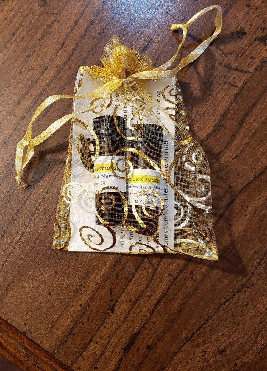 Anointing Oils Frankincense & Myrrh (2), With Prayer Card and Pouch