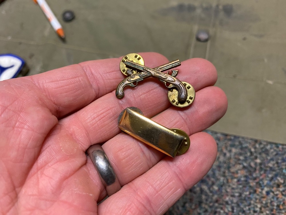 ORIGINAL WWII US ARMY MILITARY POLICE LIEUTENANT OFFICER  SHIRT COLLAR INSIGNIA