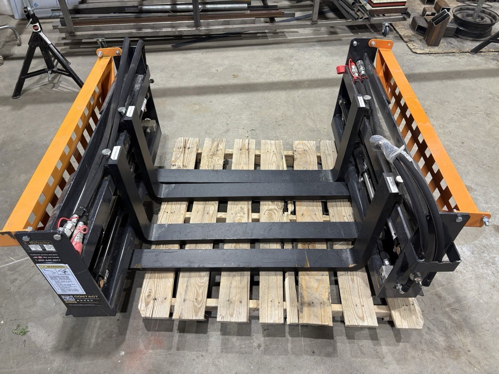 skid steer forks with hydraulic width adj.