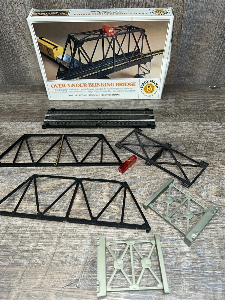 Bachmann HO Scale Over/Under Blinking Bridge Used W/Box