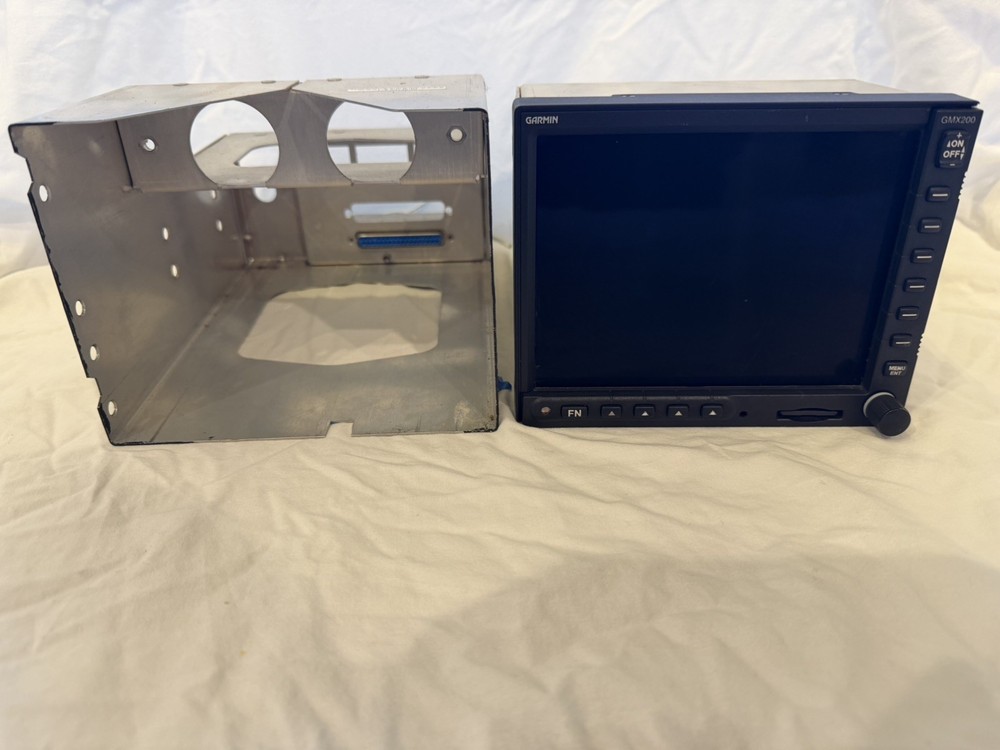 011-01271-00 Garmin GMX 200 Multi-Function Display with Tray