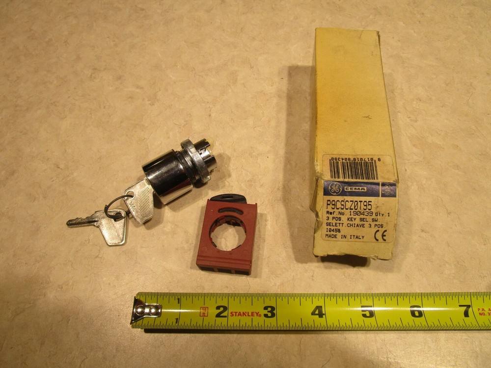 General Electric P9CSCZ0T95, 3-Position Key Maintained Selector Switch, E0299