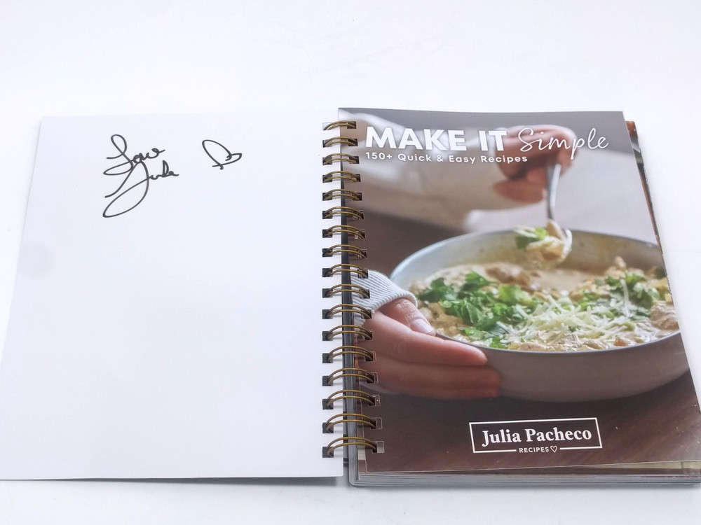 Make it simple : 150+ quick & easy recipes by Julia Pacheco