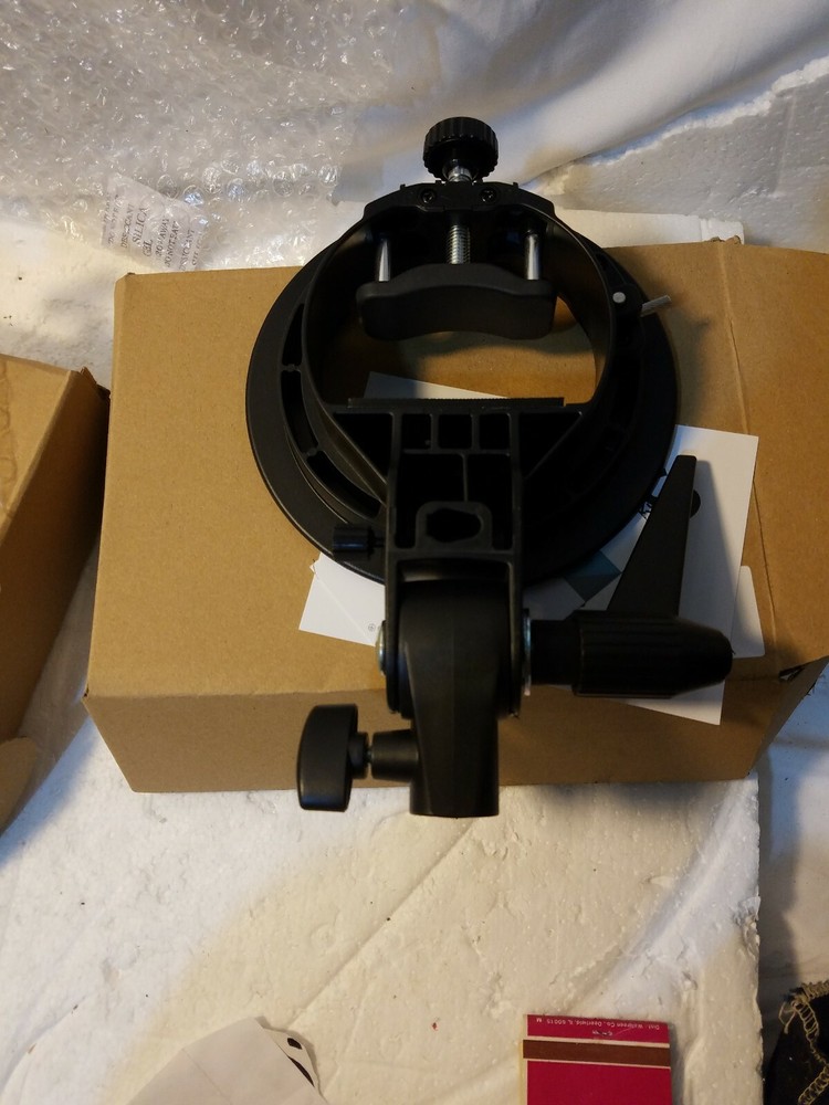 Neewer S-Type Bracket Holder w/ Bowens Mount for Speedlite Flash Snoot NOB