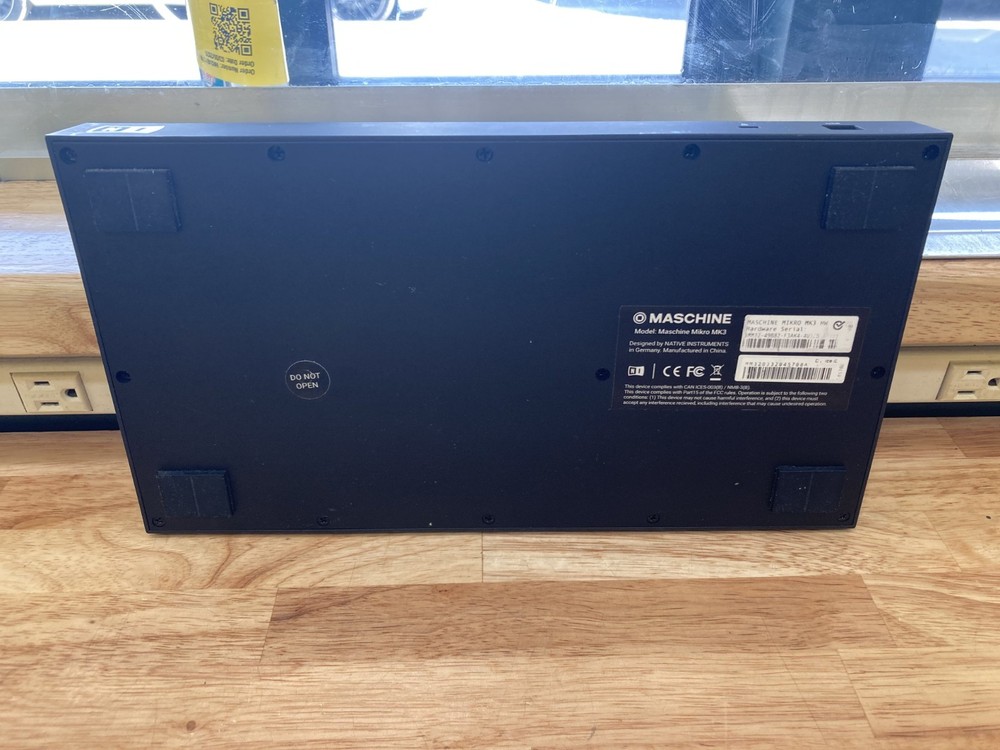 Native Instruments MASCHINE MIKRO MK3 Drum Controller USED