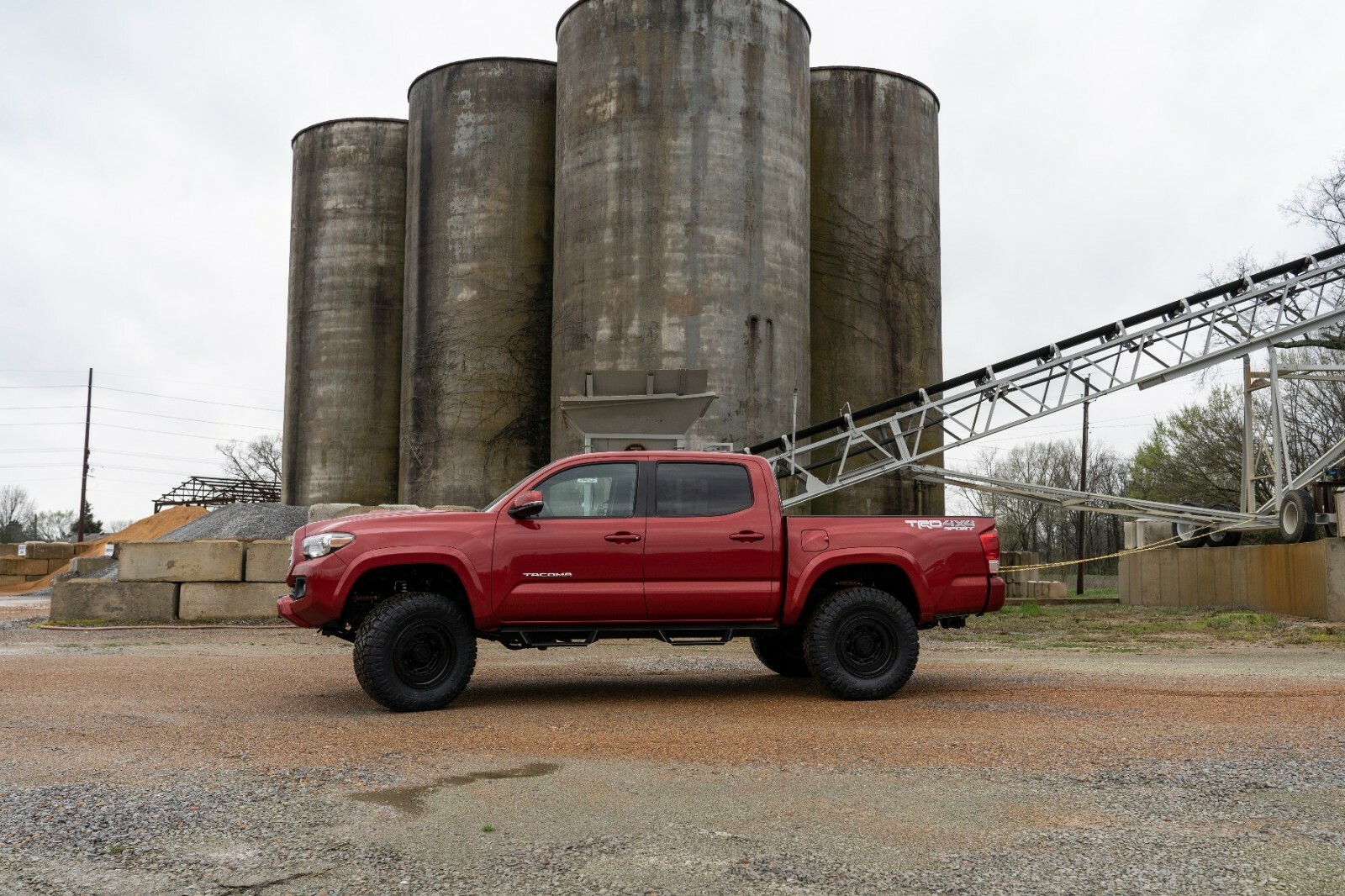 Rough Country 3.5" Lift Kit with N3 Struts & N3 Shocks for 05-23 Toyota Tacoma