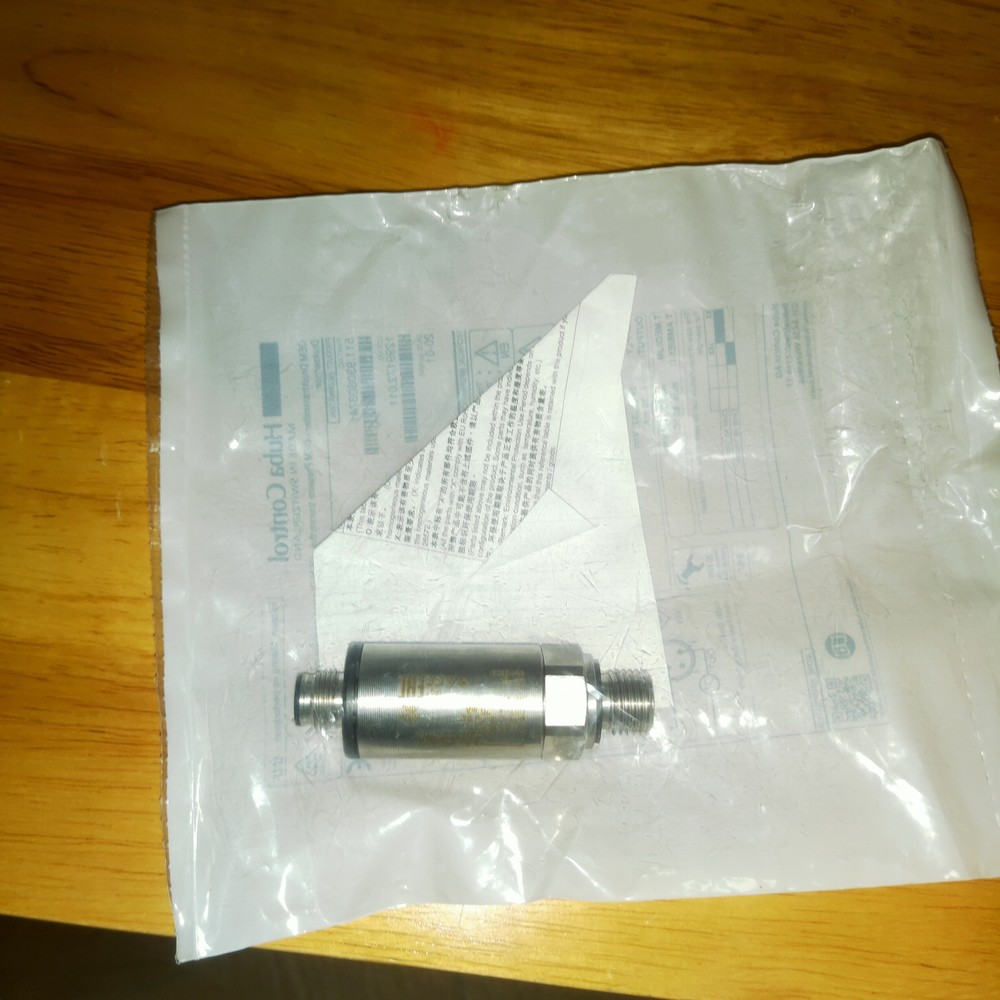 1PCS NEW 511.930603741 Pressure Transmitters