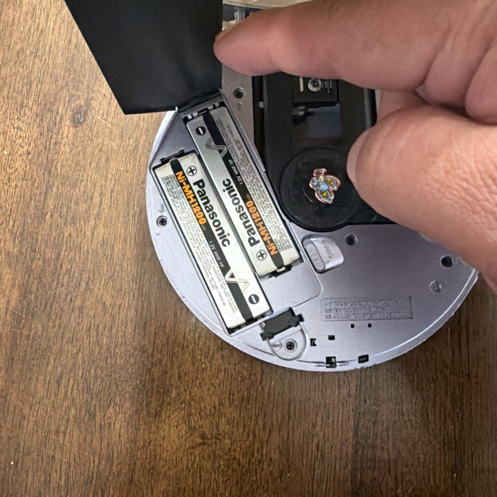 SONY D-E888 CD Walkman Untested Free Fast Shipping Read !!