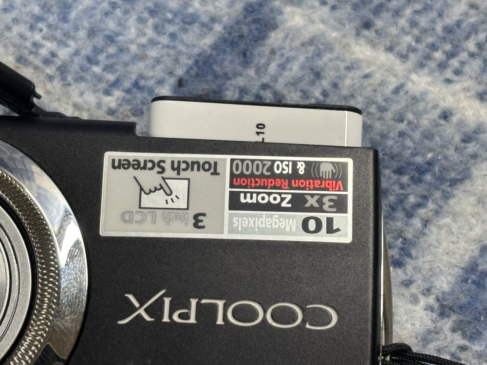 Nikon Coolpix S230 Digital Camera 10MP Touchscreen LCD