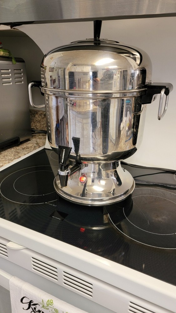 Farberware 12-36 Cup Percolator. Model L-1360 Coffee Maker