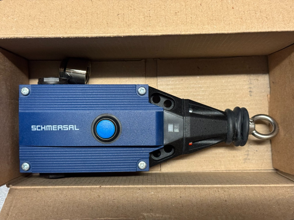 Schmersal ZQ 900-02 Emergency Cable Pull Switch, New