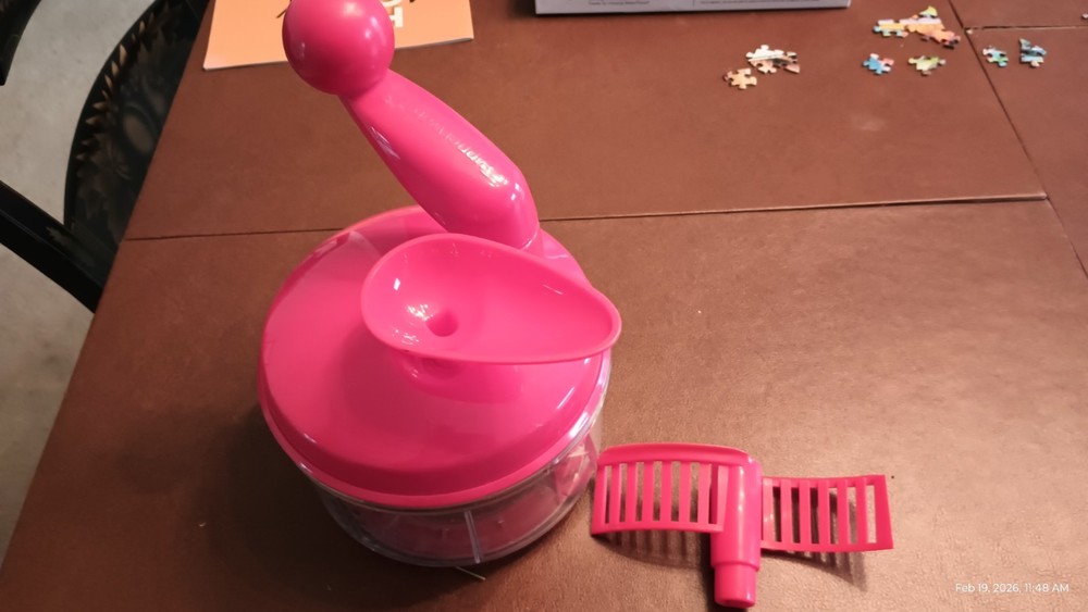 Tupperware Quick Chef Food Processor Chopper Red 4 Cups Whisk Mix Pour Spout