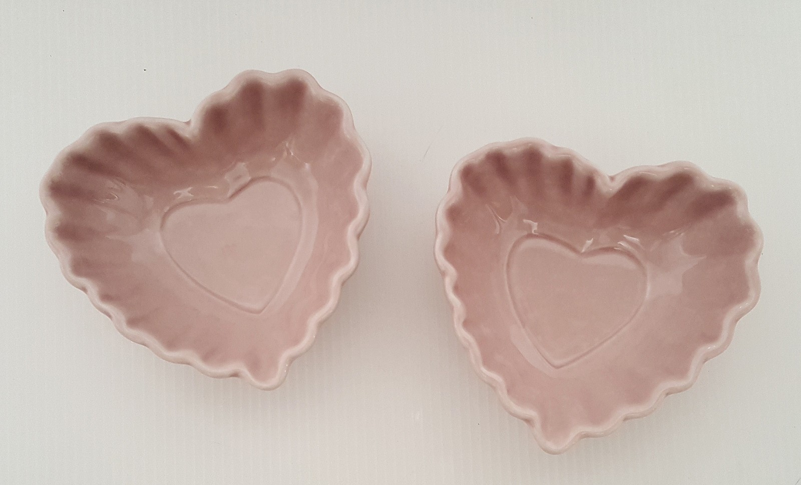 Pottery Barn S/2 Heirloom Scalloped Hearts Dipping Bowls 4.25" NEW Valentines