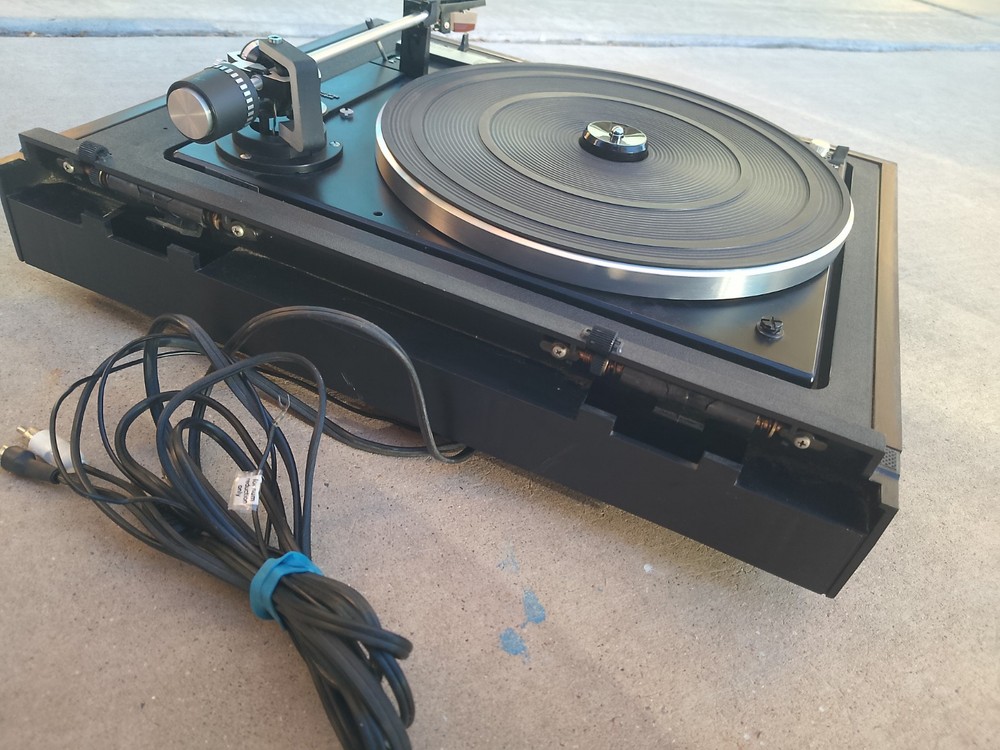 Dual 1237 Turntable, Operates Manually, Auto Func Not Working, Sounds Very Good