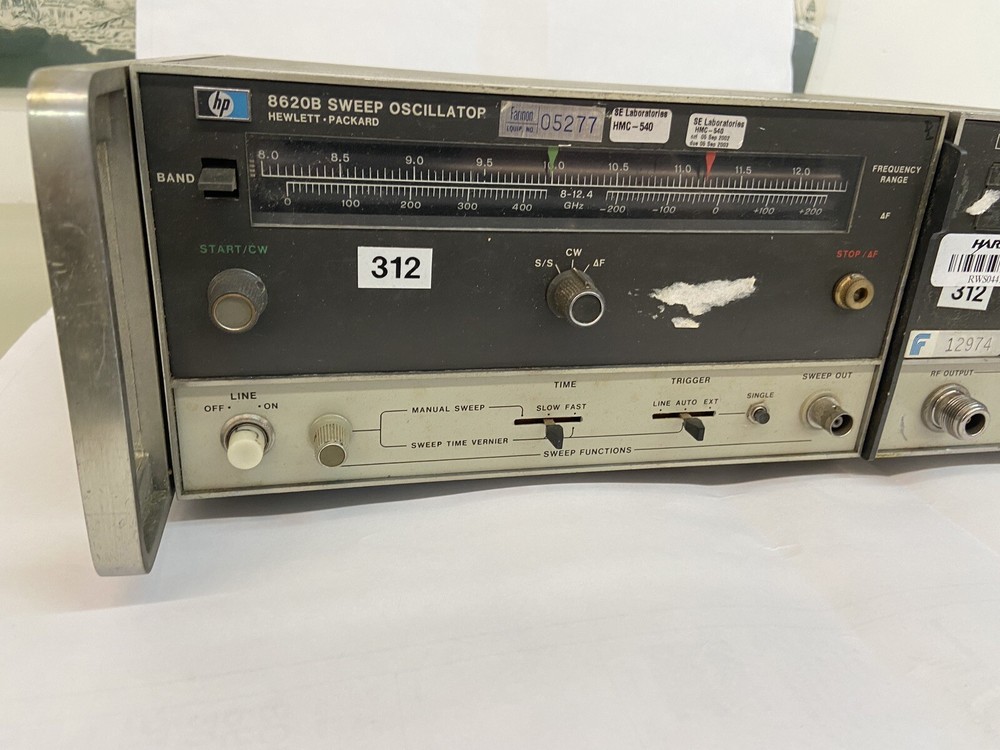 HP 8620B Sweep Oscillator W/ 8621B RF SECTION