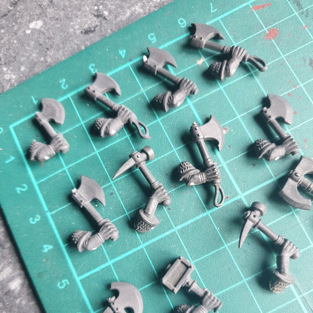 Warhammer Fantasy (AoS): Dwarf hand weapons OOP