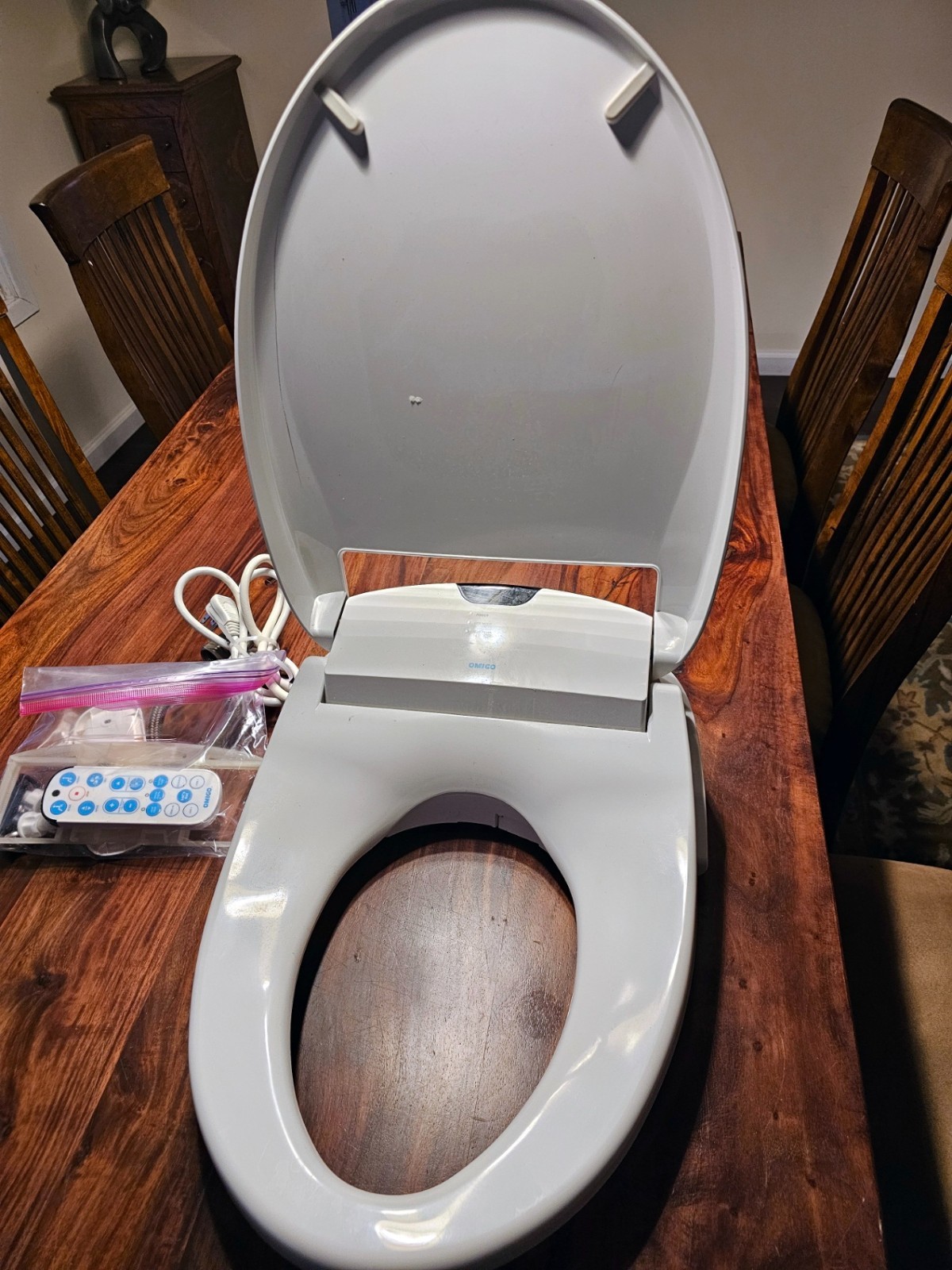 The Omigo Bidet Toilet Seat - Elongated White Model: CMAO-EW   USED