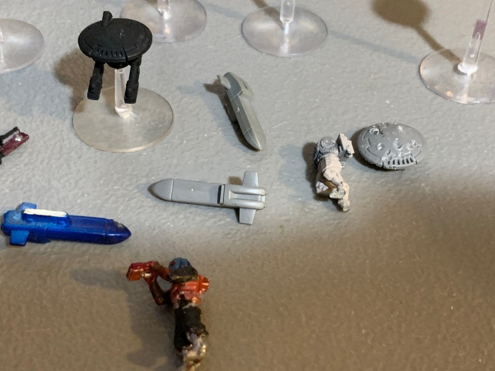 A28855 WARHAMMER 40K TAU EMPIRE BITS LOT DRONES