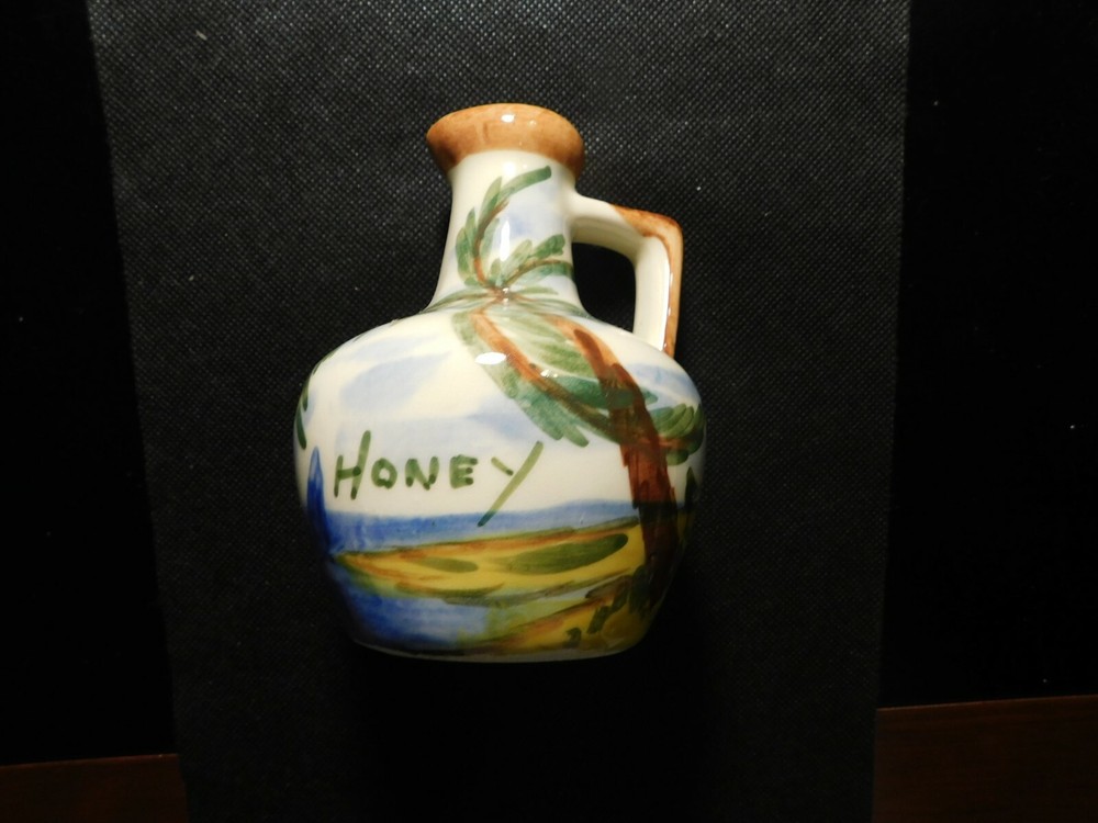 PAINTED SCENE HONEY PITCHER!   a84DXX